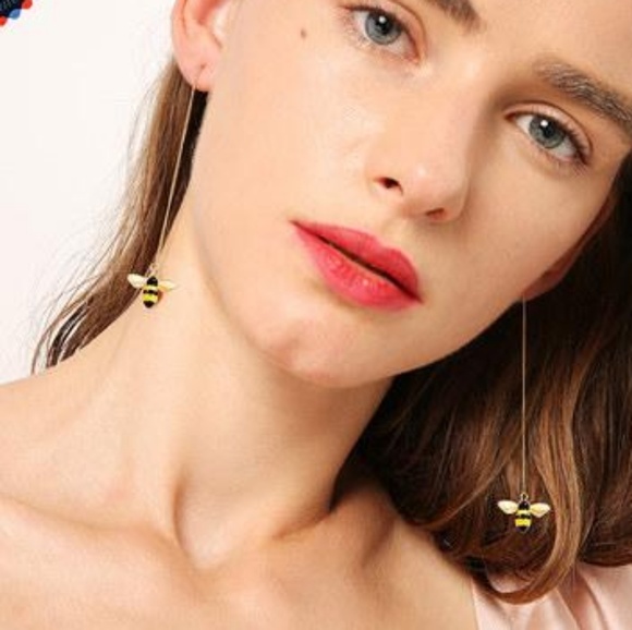 Trendy Bee Earrings - Picture 3 of 3